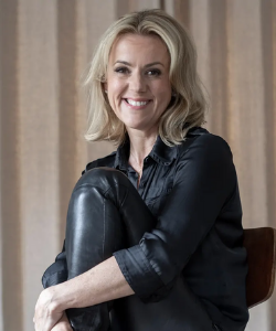 JoJo Moyes  (JJM)